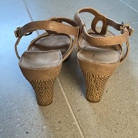 Aerosoles Wedge Heels *like new* - Picture 5 of 8